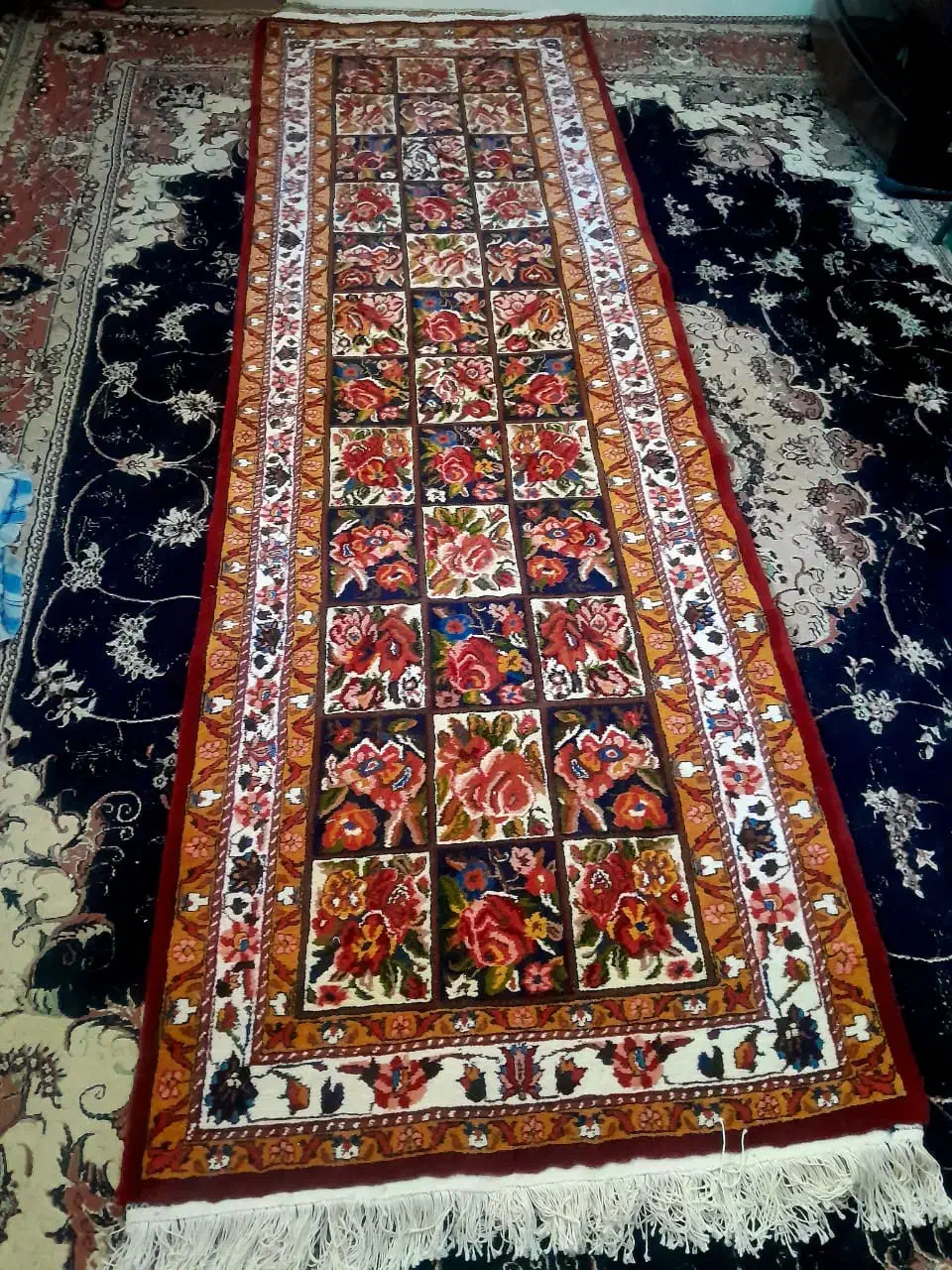 یک عددفرش شش متری و یک عددکناره دستبافت جهادی نو|فرش|شهرکرد, |دیوار