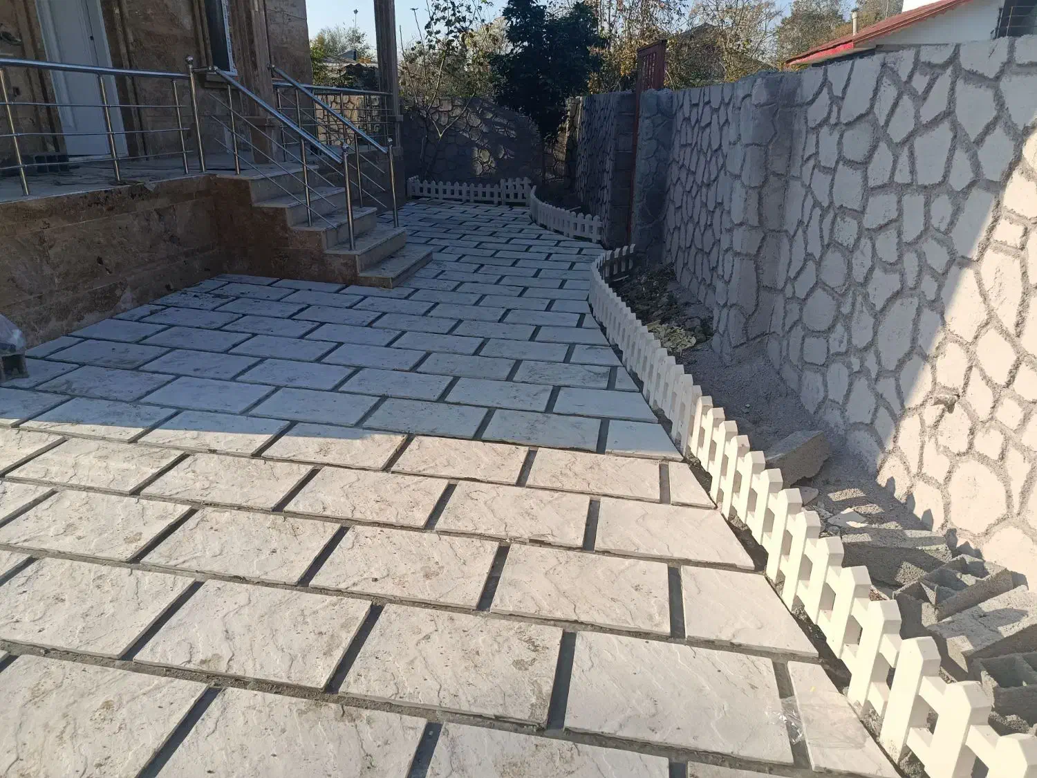 سیمان کاری طرح سنگ،محوطه سازی،واش بتن و..|خدمات پیشه و مهارت|سیاهکل, |دیوار