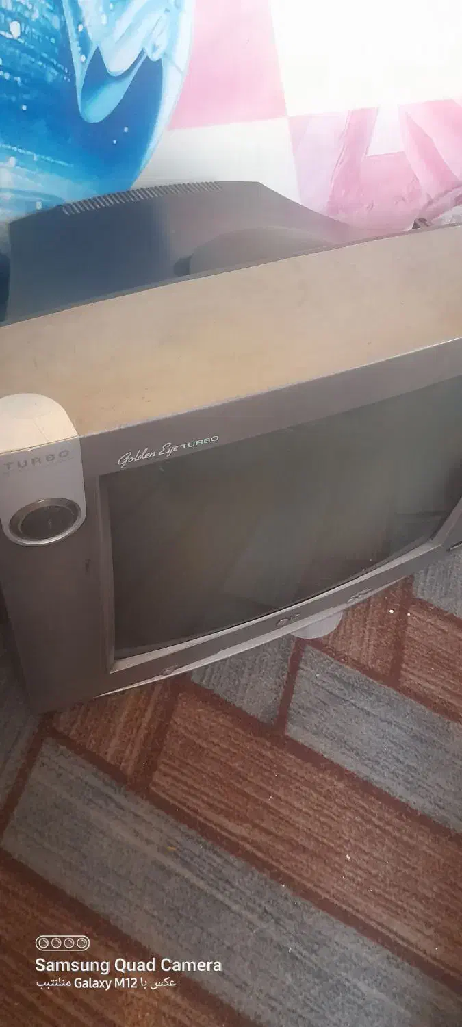 تلویزیون قدیمی و کلید برق|تلویزیون و پروژکتور|شیروان (خراسان), |دیوار