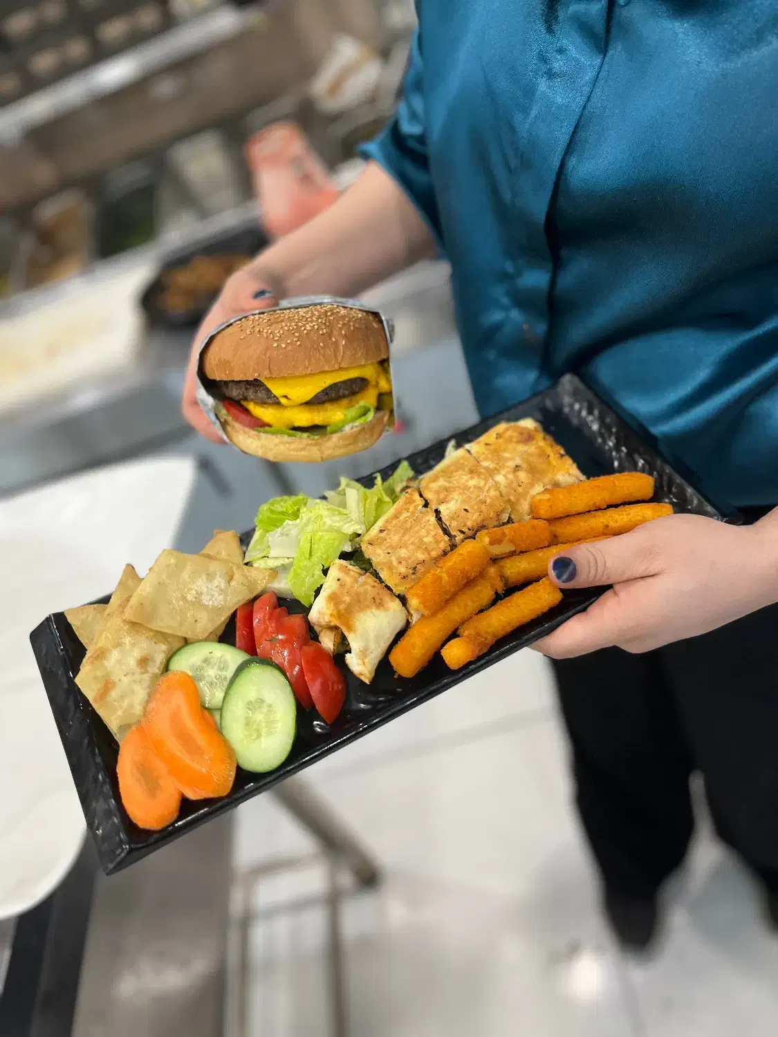 استخدام سراشپز فست فود وشاورما|استخدام خدمات فروشگاه و رستوران|بندر ماهشهر, |دیوار