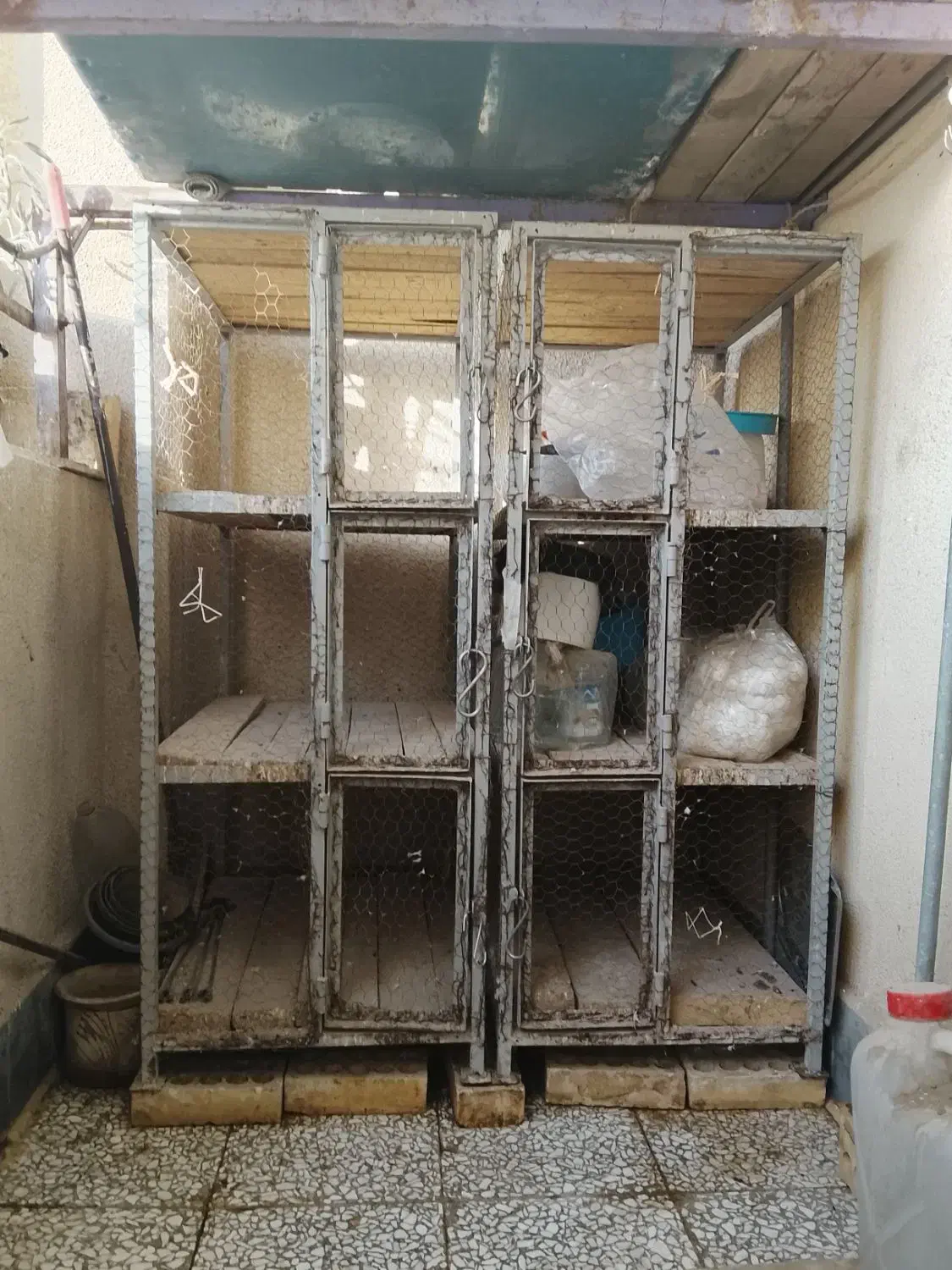 قفس آهنی پیچ و مهره ای|لوازم جانبی حیوانات|قم, باغ کرباسی|دیوار