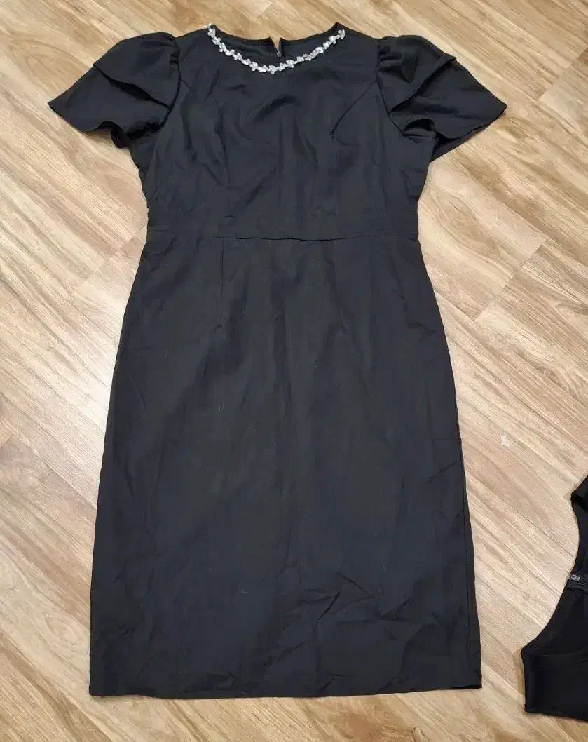 لباس|لباس|مشهد, هفت تیر (آب و برق)|دیوار