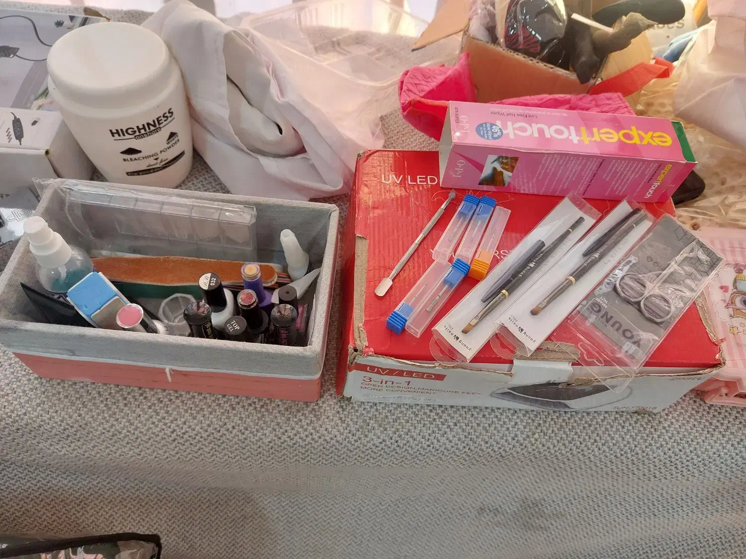 لوازم گریم و میکاپ وشینیون و ناخن کاملا نو|آرایشی، بهداشتی، درمانی|مشکیندشت, |دیوار