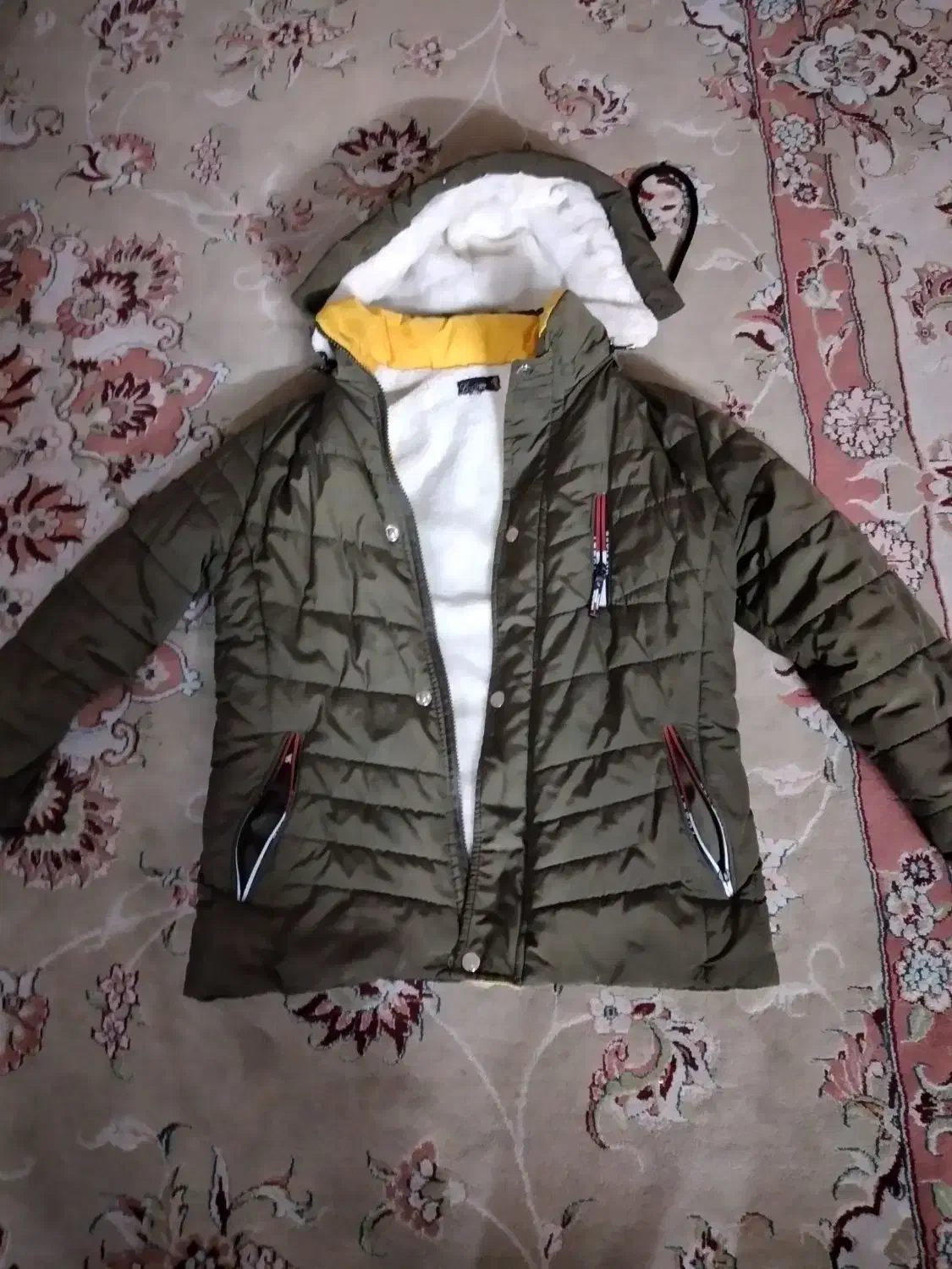 کاپشن|کفش و لباس بچه|گلبهار, شهر جدید گلبهار|دیوار