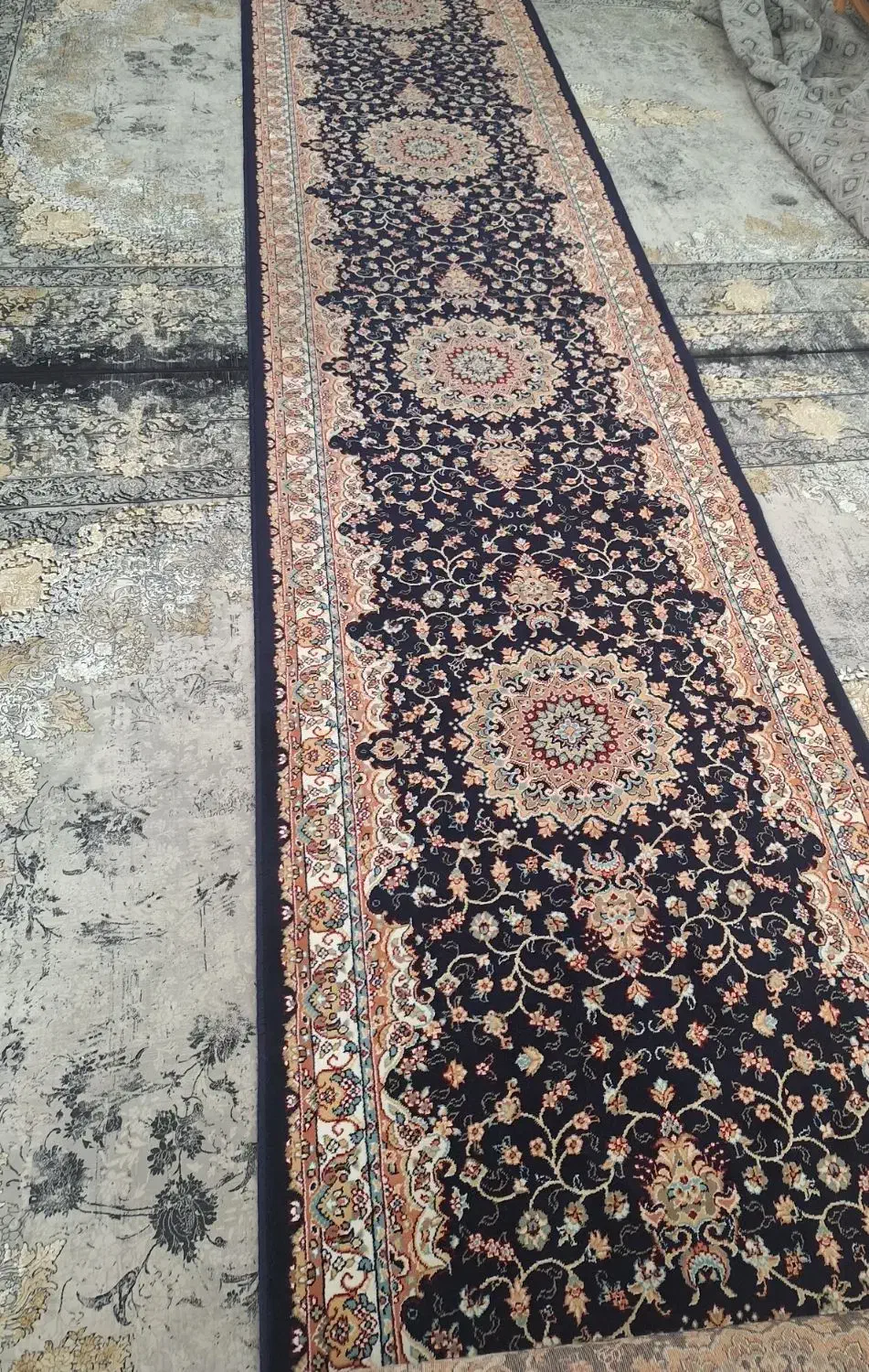 یک در پنج کناره فرش مشهد درحدنو|فرش|مشهد, شهرک مهر آباد|دیوار