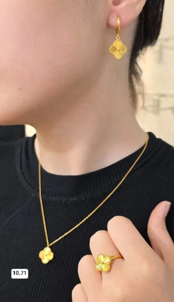 ست نقره ونکلیف آب طلا خورده|جواهرات|تهران, فاطمی|دیوار