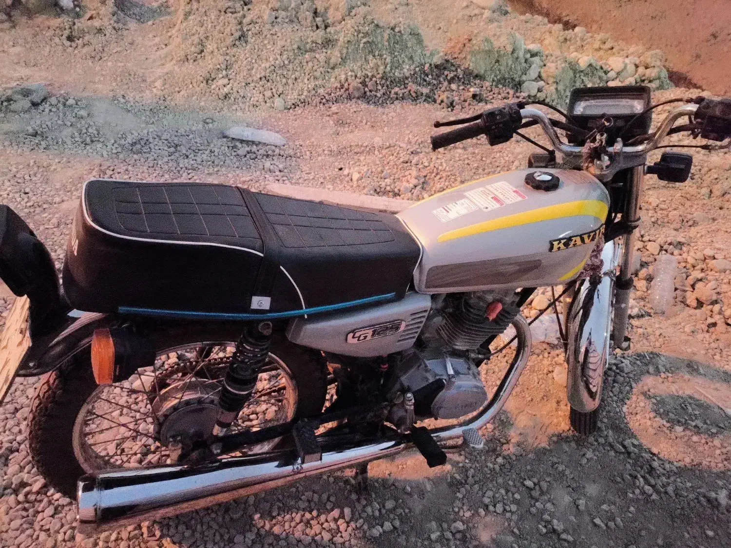 فروشی|موتورسیکلت|رودخانه, |دیوار