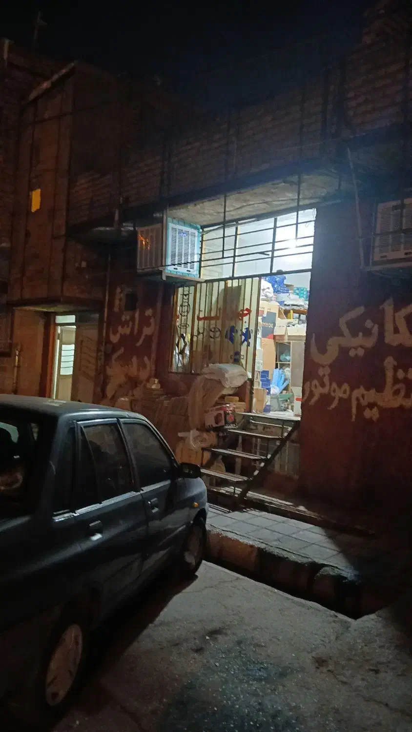 مغازه اجاره ای ویک ملک تجاری ومسکونی|اجارهٔ مغازه و غرفه|ساوه, |دیوار