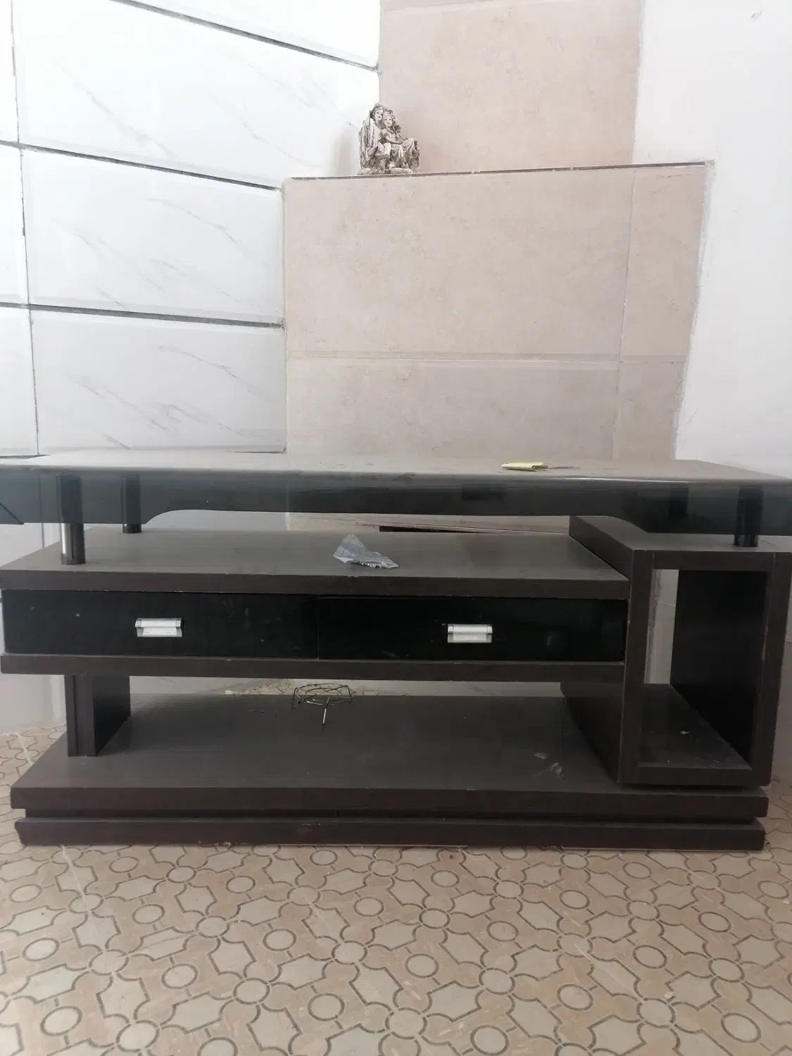 زیر تلویزیون|میز تلویزیون|شیراز, ماه فیروزان|دیوار