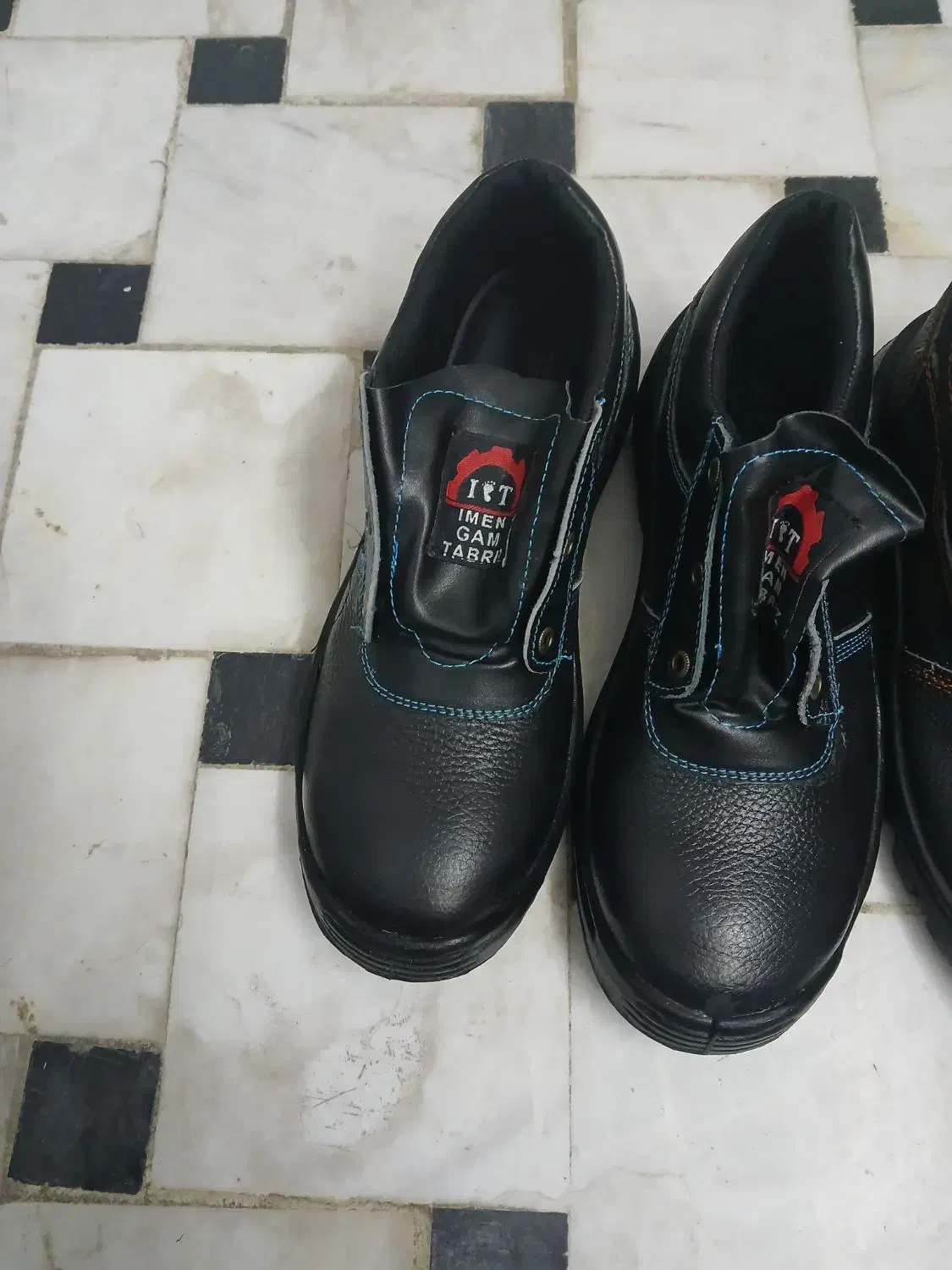 کفش ایمنی ملت ۴۲و۴۵|کیف، کفش، کمربند|قم, قلعه کامکار|دیوار