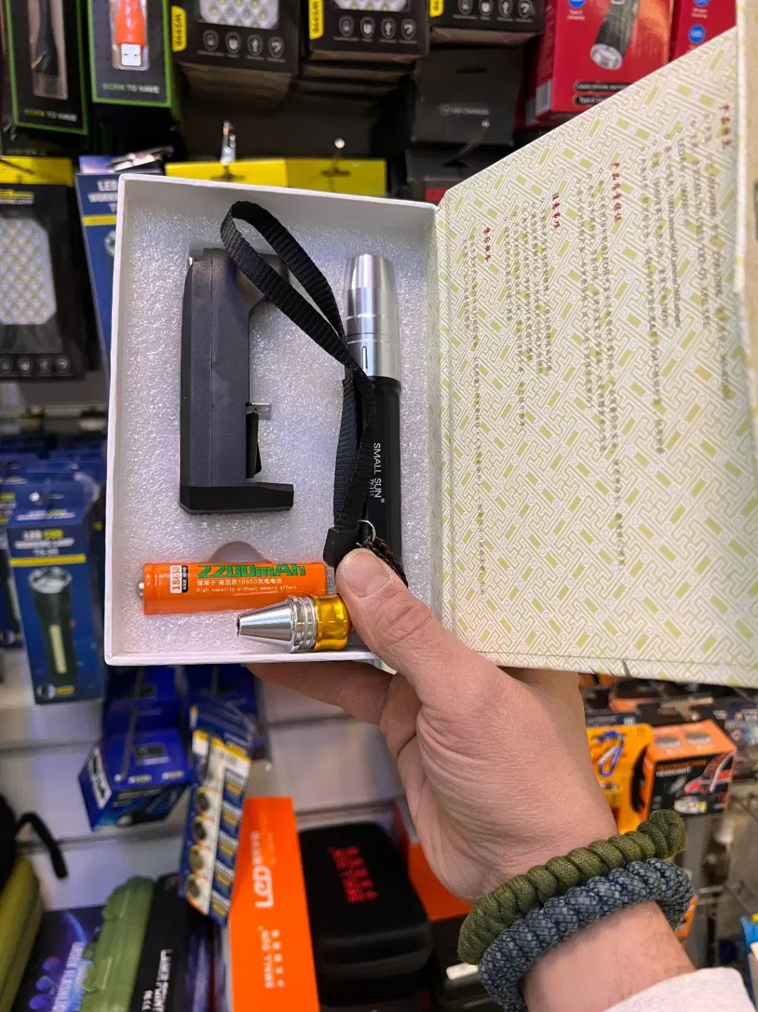 چراغ قوه uvماورابنفش شارژی نور زرد سفیدsmallsun111|کوهنوردی و کمپینگ|تهران, لاله زار|دیوار