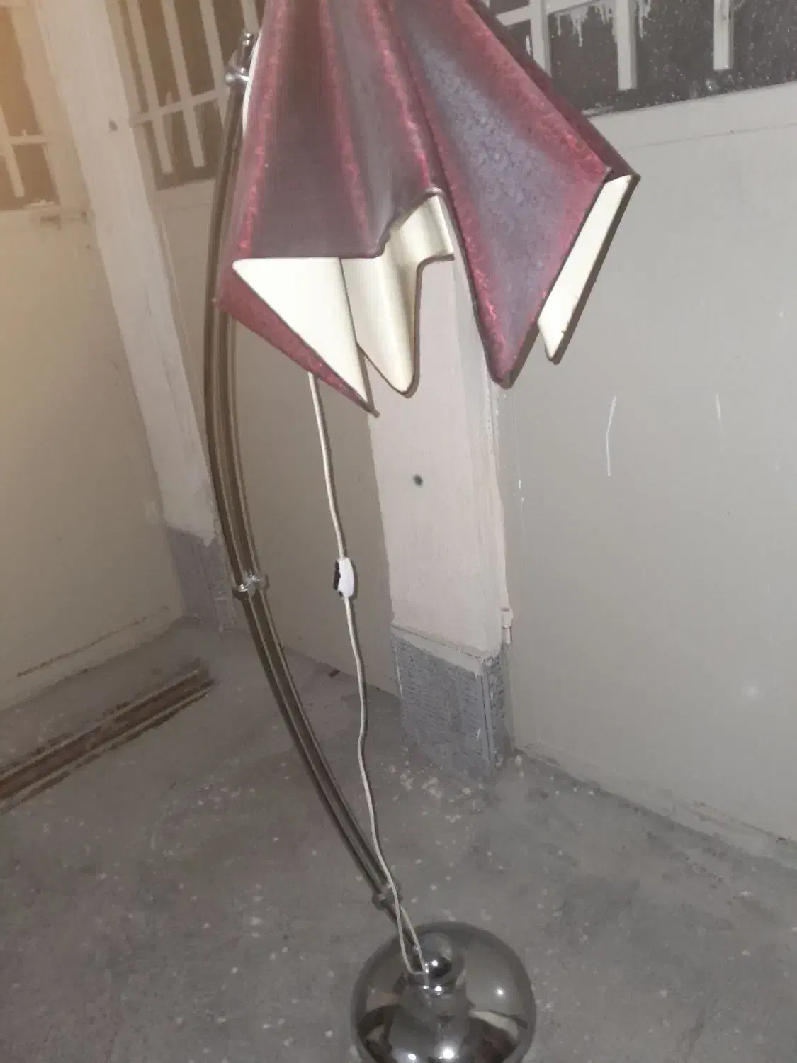 آباژور ایستاده شیک300 کمد بوفه آینه ای جادار300|چراغ خواب و آباژور|کرمانشاه, |دیوار