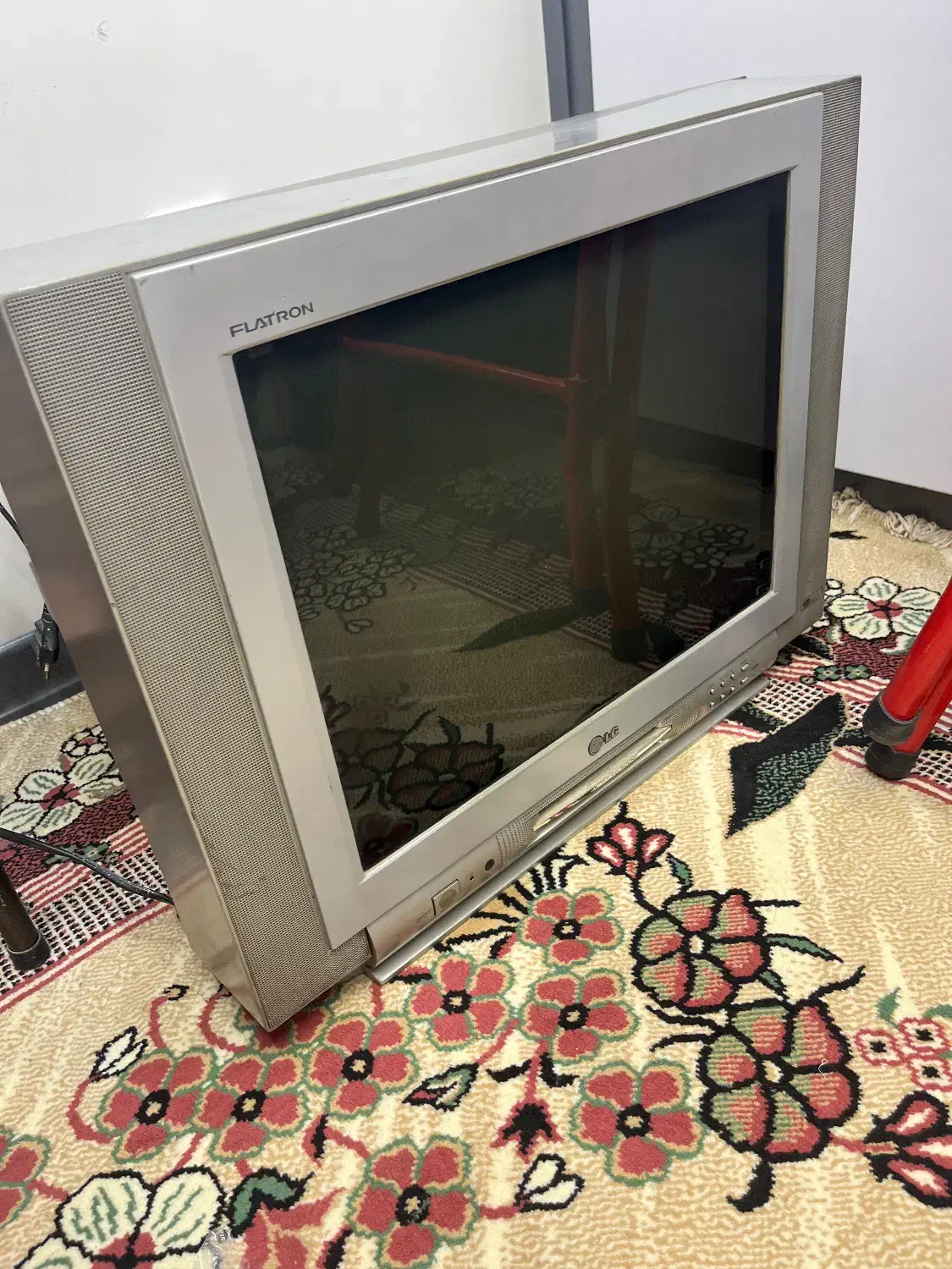 تلویزیون LG پشت دار|تلویزیون و پروژکتور|اصفهان, رهنان|دیوار