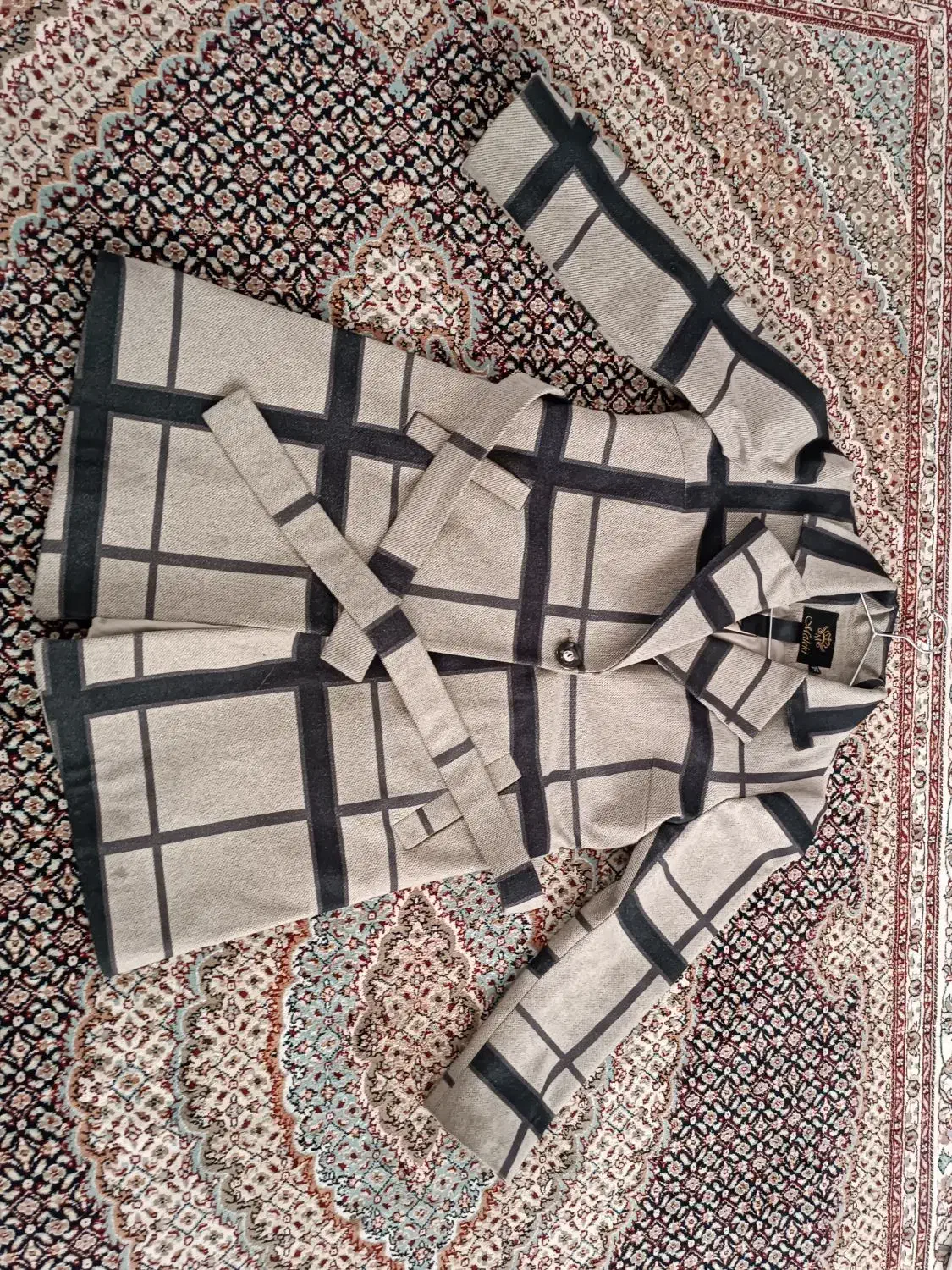 پالتو|لباس|سهند, |دیوار