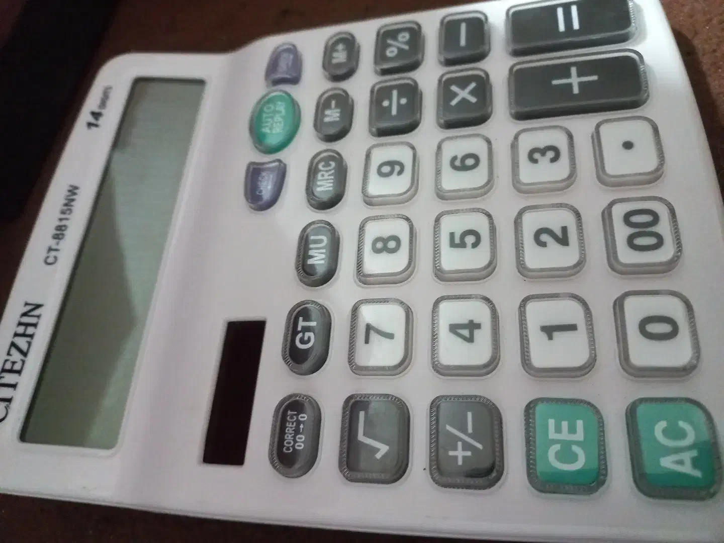 سفید دکمه شیشه ای کمیاب|لوازم التحریر|رشت, منظریه|دیوار