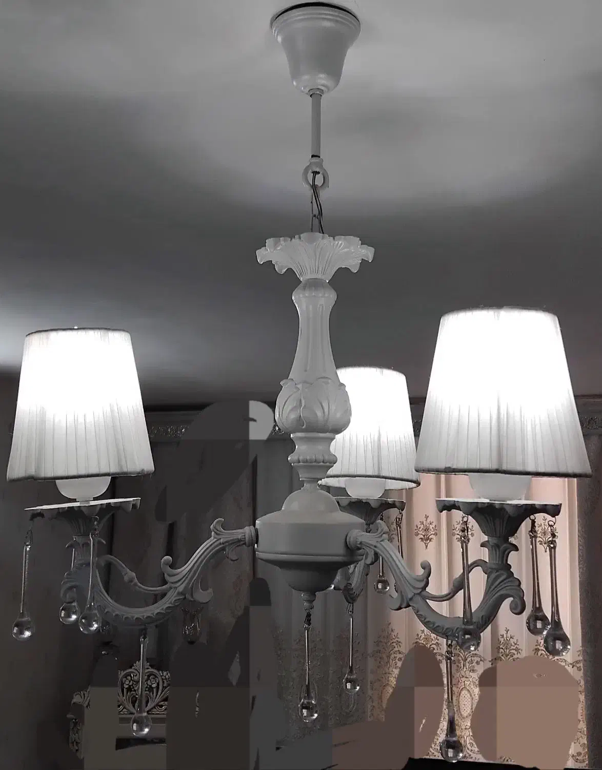 لوستر سفید با لامپ بسیار تمیز سفید|لوستر و چراغ آویز|سمنان, |دیوار