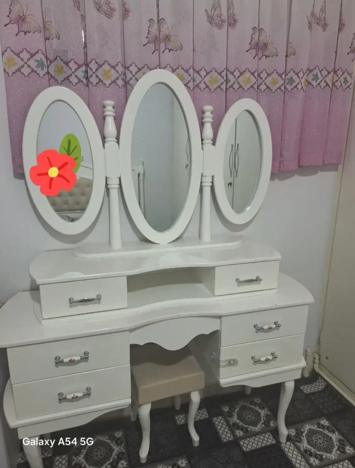 میز آرایشی سالم درحدنوع|آرایشگاه و سالنهای زیبایی|هشتگرد, گلسار|دیوار