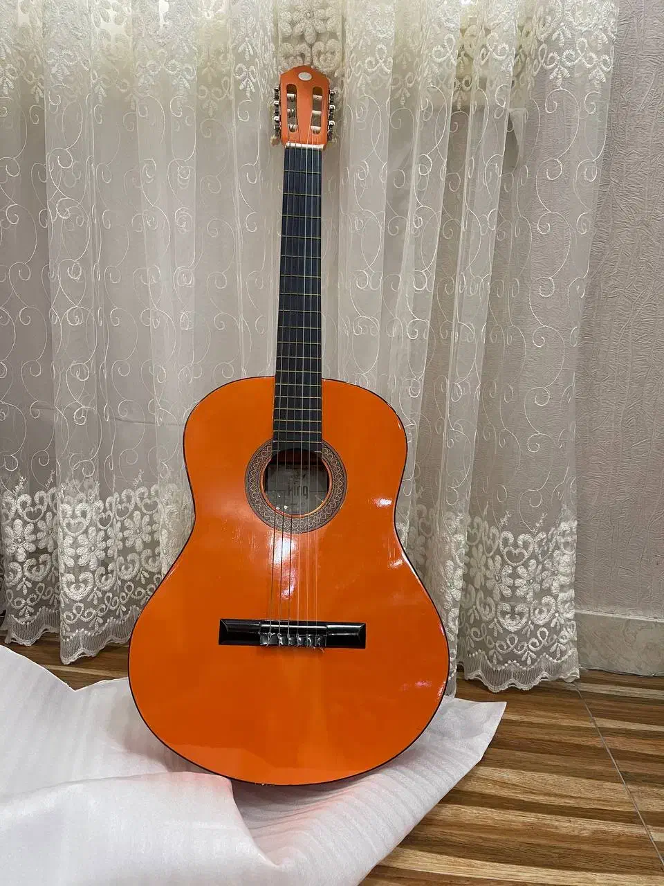 گیتار king|گیتار، بیس، امپلیفایر|صومعه‌سرا, |دیوار