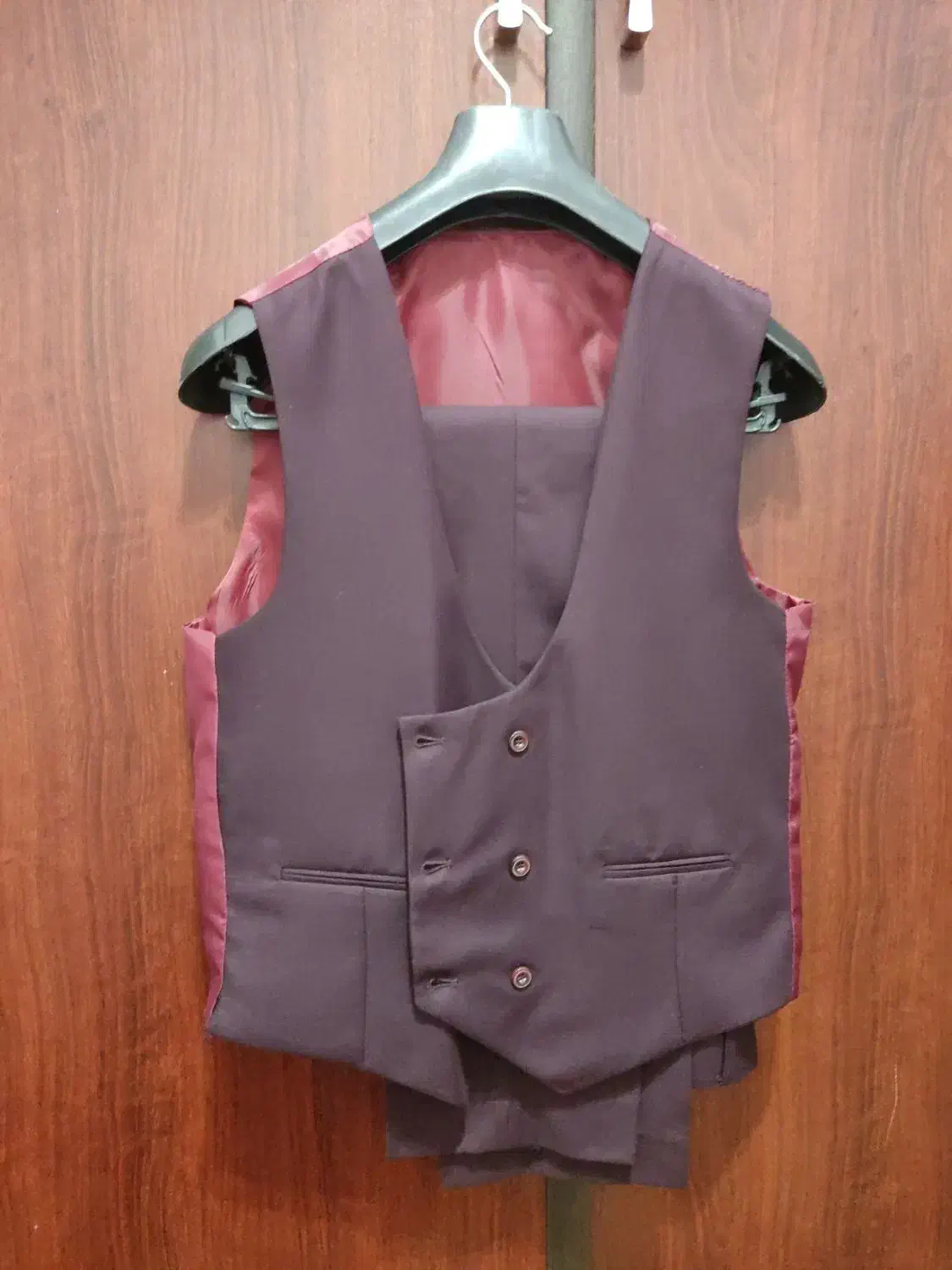 کت و شلوار|لباس|طبس, |دیوار