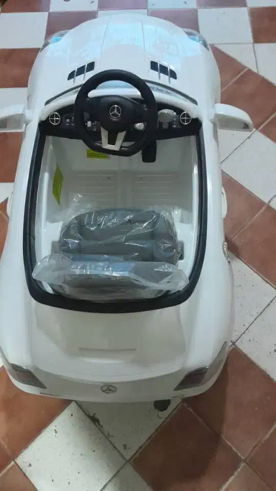 ماشین شارژی دو موتوره نو|اسباببازی|اسلامآباد غرب, |دیوار