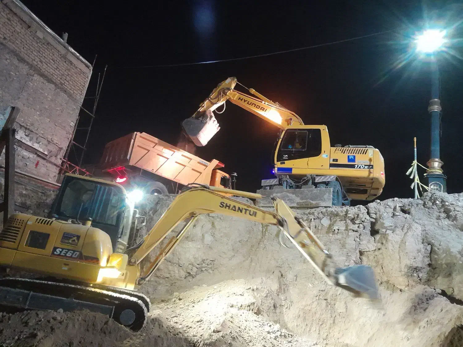 تخریب ساختمان با اجرا و اجاره سازه نگهبان|خدمات پیشه و مهارت|زنجان, |دیوار