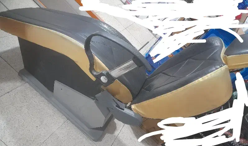 صندلی تاشو تمیز و سالم|صندلی و نیمکت|صحنه, |دیوار