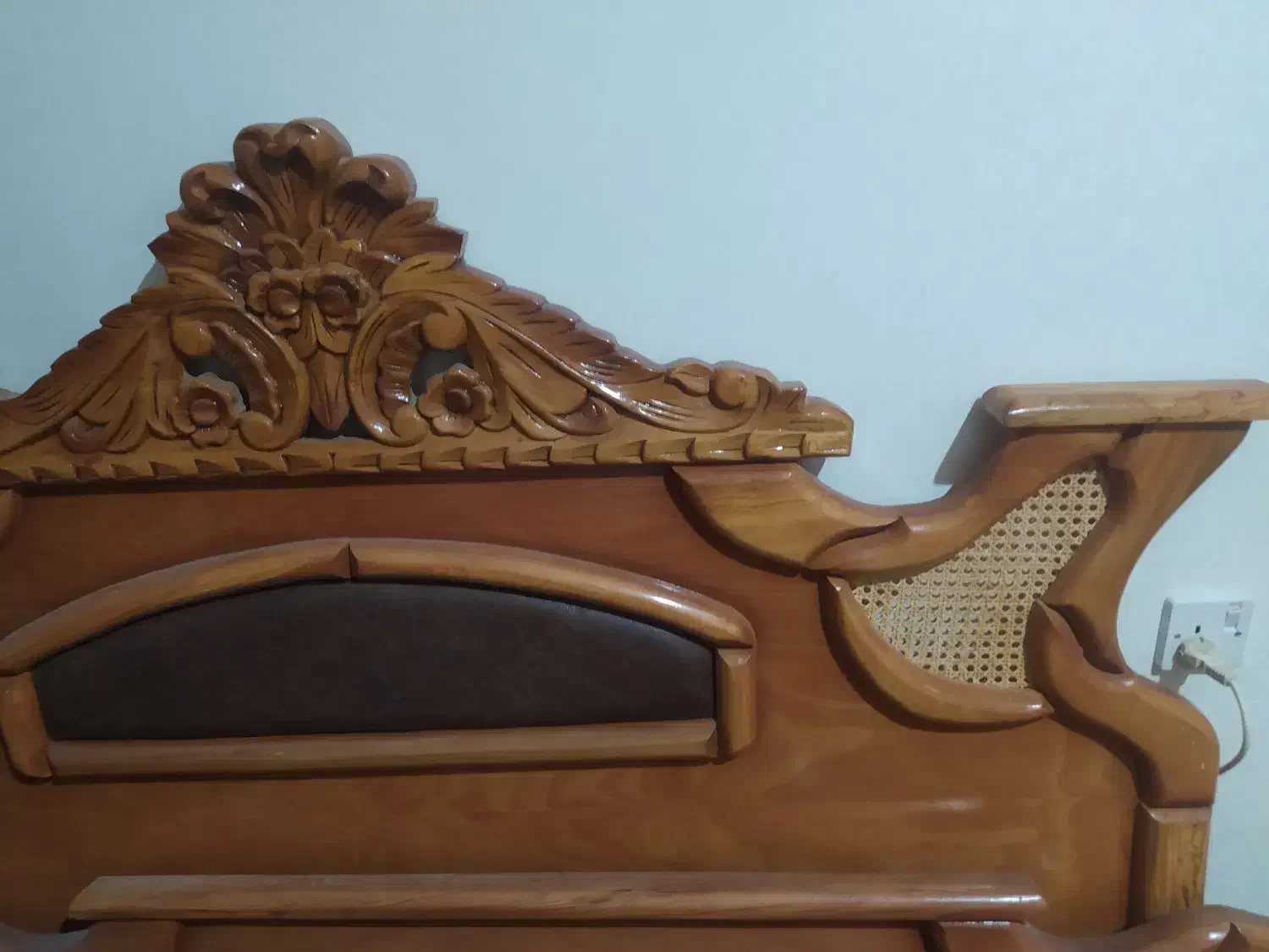 تخت خواب دو نفره و قاب عکس و تابلو|تخت و سرویس خواب|شیراز, ریشمک|دیوار