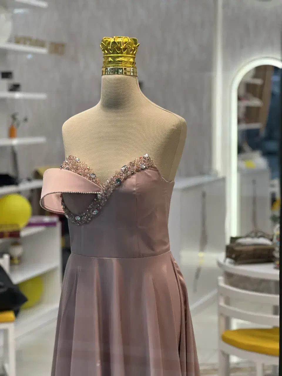 فروش لباس مجلسی مزون به دلیل تغییر شغل|لباس|قم, حاج زینل|دیوار