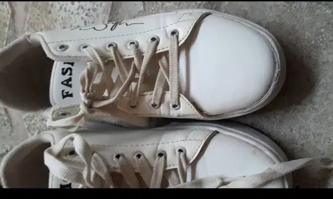 کفش|کیف، کفش، کمربند|صفادشت, |دیوار