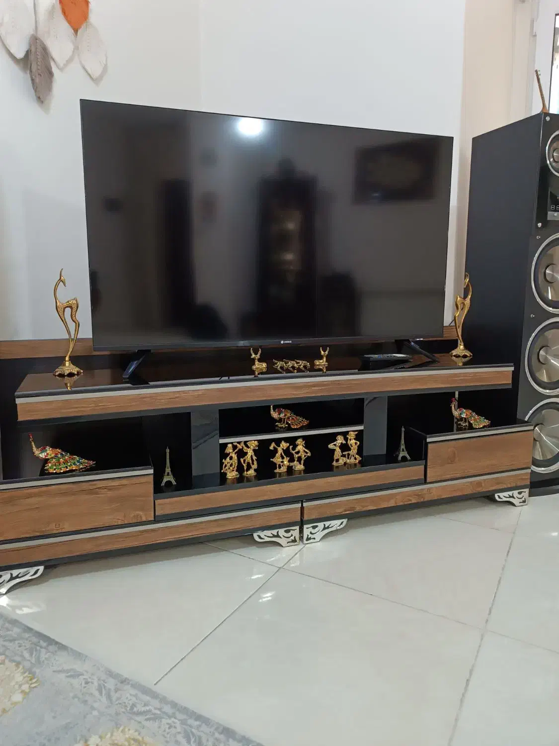 میز تلوزیون در حد نو|بوفه، ویترین، کنسول|اراک, |دیوار