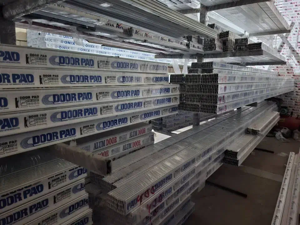 شیشه سکوریت، کرکره برقی، درب اتومات، جک سکادور|خدمات پیشه و مهارت|سنندج, |دیوار