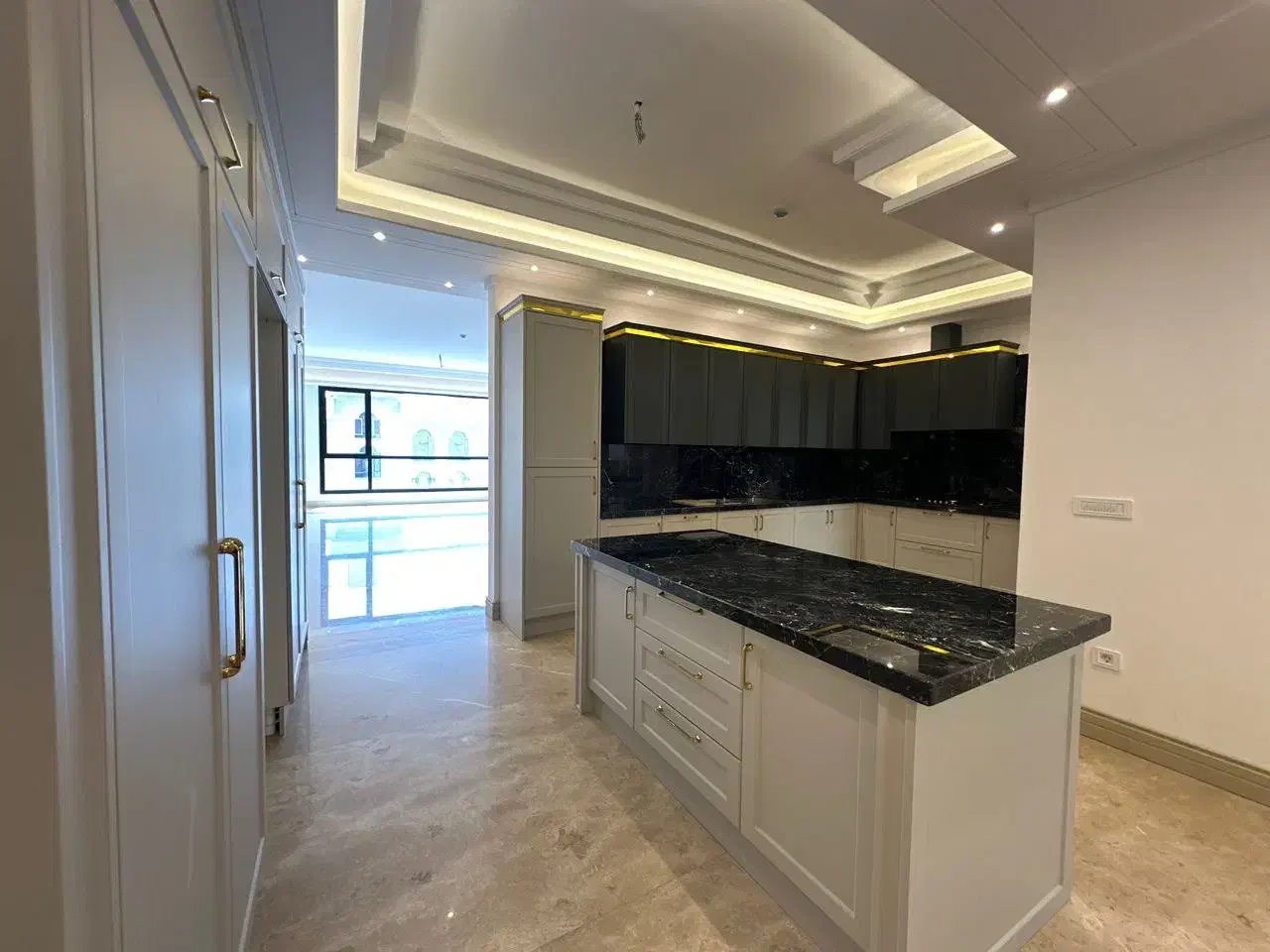 تاپ میرداماد جنوب *220 متر 3 خواب*خوش نقشه وبینظیر