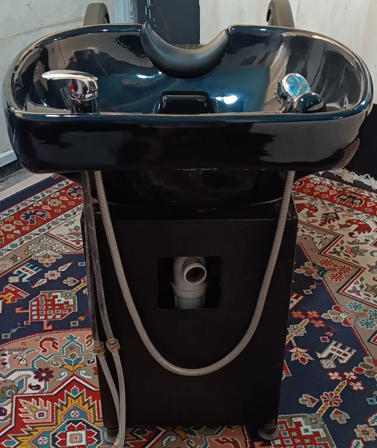 یک عدد صندلی سرشور آرایشگاه|آرایشگاه و سالن‌های زیبایی|مشهد, انقلاب|دیوار