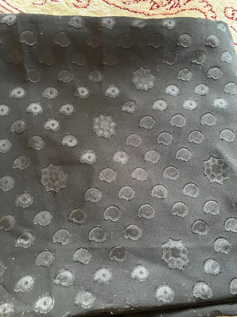 قواره چادر مشکی|لباس|کاشان, راه آهن کاشان|دیوار