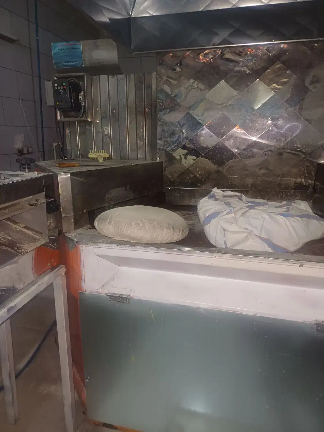 تنور دوار و خمیر پهن کن|کافیشاپ و رستوران|گندمان, |دیوار