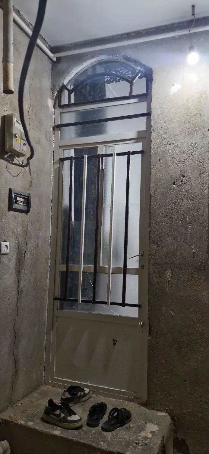 فروش در و پنجره دست دوم سالم با دوام و محکم|مصالح و تجهیزات ساختمان|ساوه, |دیوار