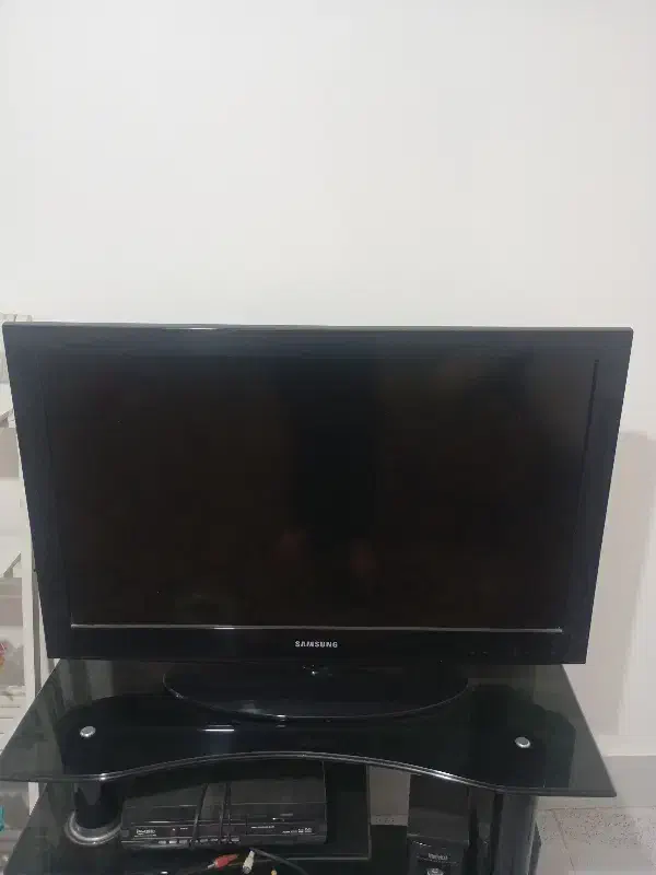 تلوزیون 32اینج سالم سالم|تلویزیون و پروژکتور|کوهدشت, |دیوار