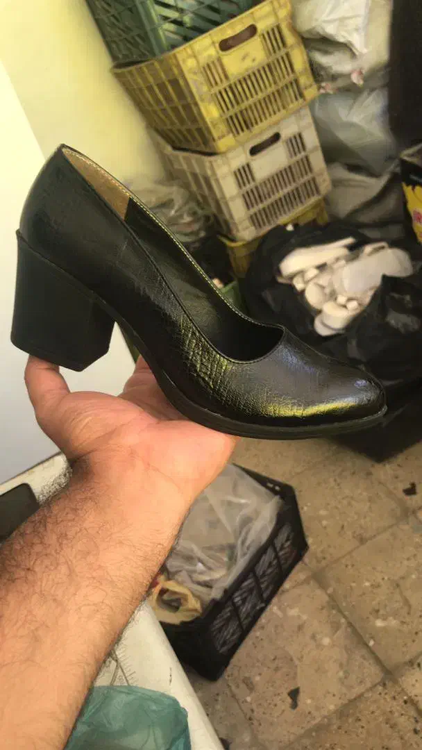 فروش کلی وعمده مغازه لباس وکفش ولباس زیرزنانه وبچه|عمده‌فروشی|دینور, |دیوار