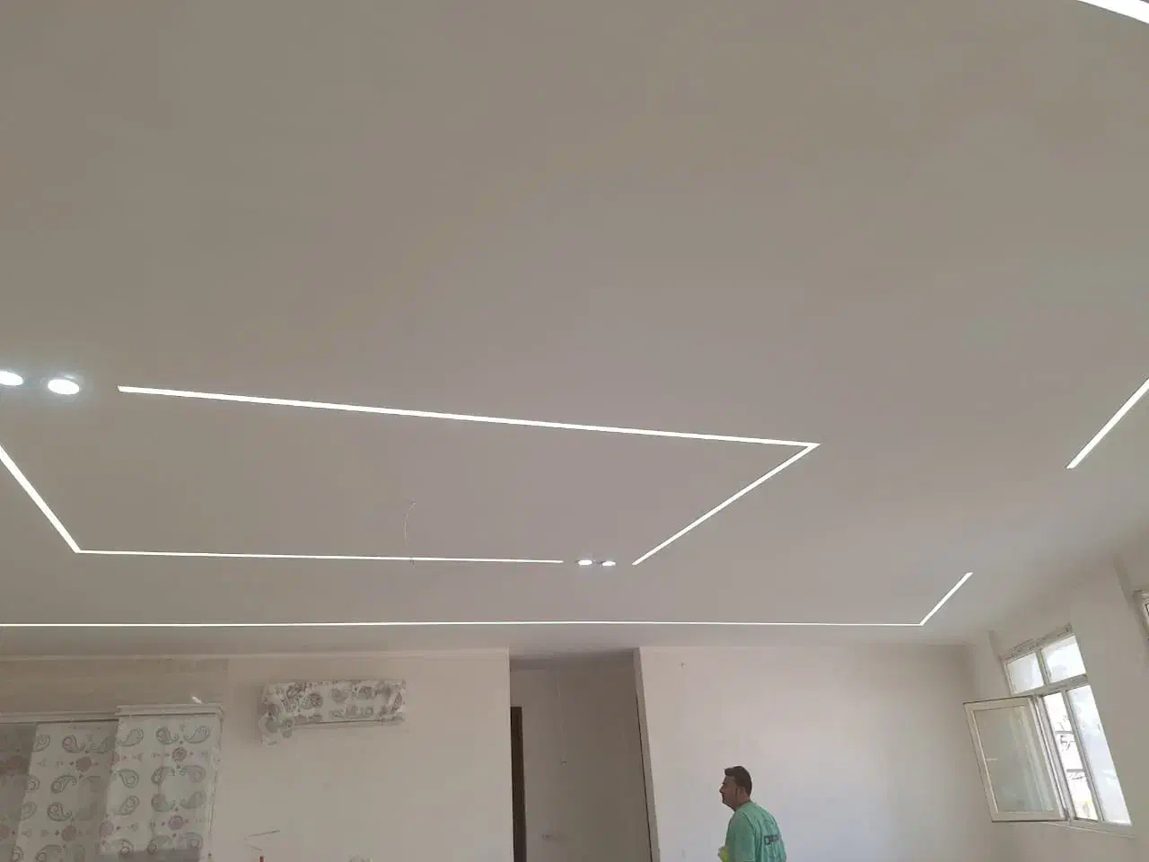 نقاشی وکناف ساختمان در و پنجره با  نازلترین قیمت|خدمات پیشه و مهارت|جهرم, |دیوار