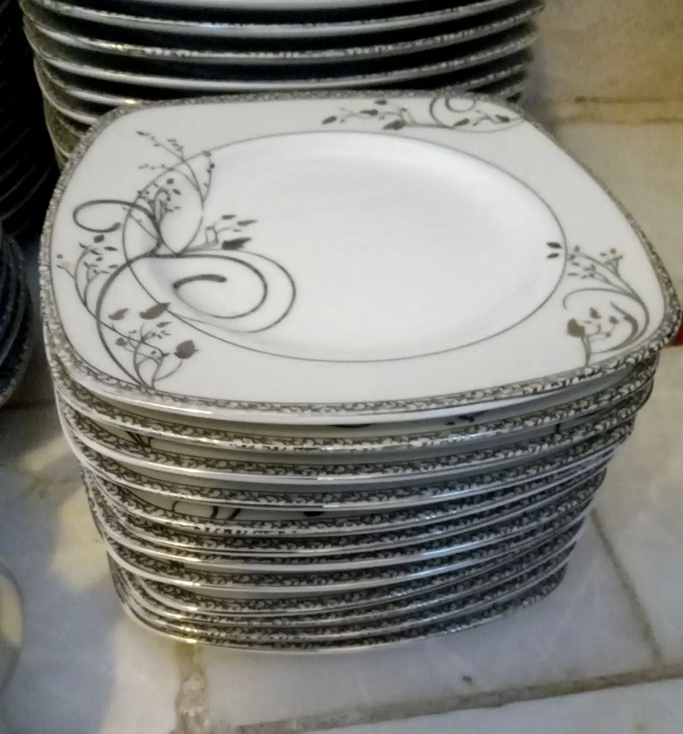 سرویس چینی غذاخوری ۱۸ نفره مارک توس طرح آلمان|ظروف سرو و پذیرایی|قم, پشت انبار نفت|دیوار