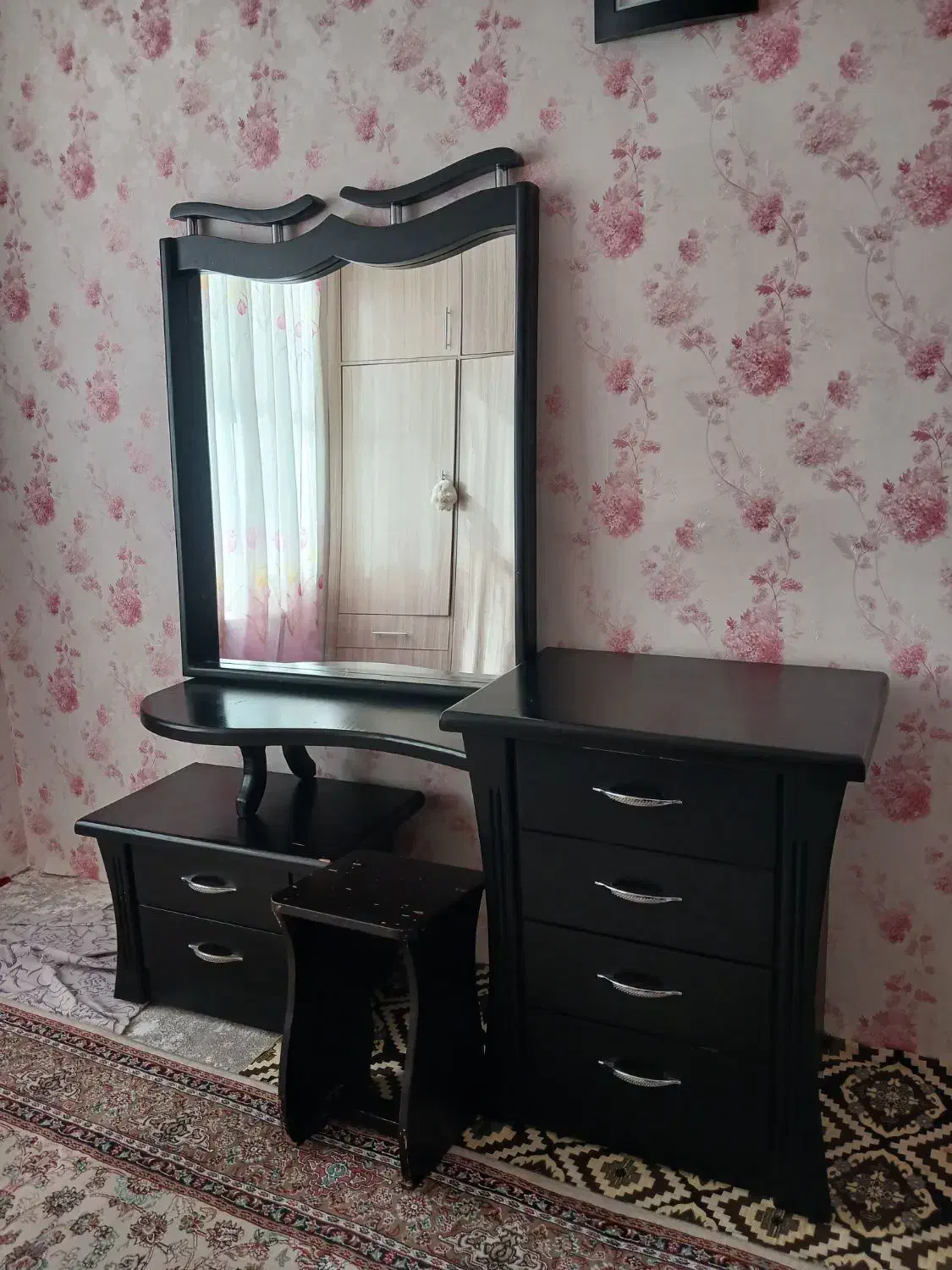 دراور|جاکفشی، کمد، دراور|گلبهار, شهر جدید گلبهار|دیوار