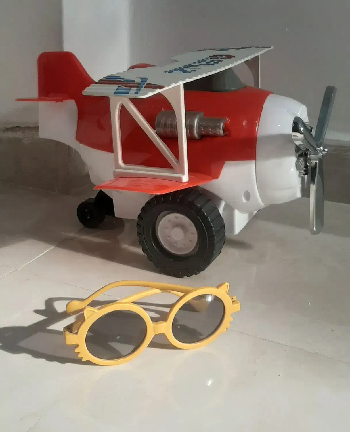 اسباببازی نونو|اسباببازی بچه|فردیس, داوری|دیوار