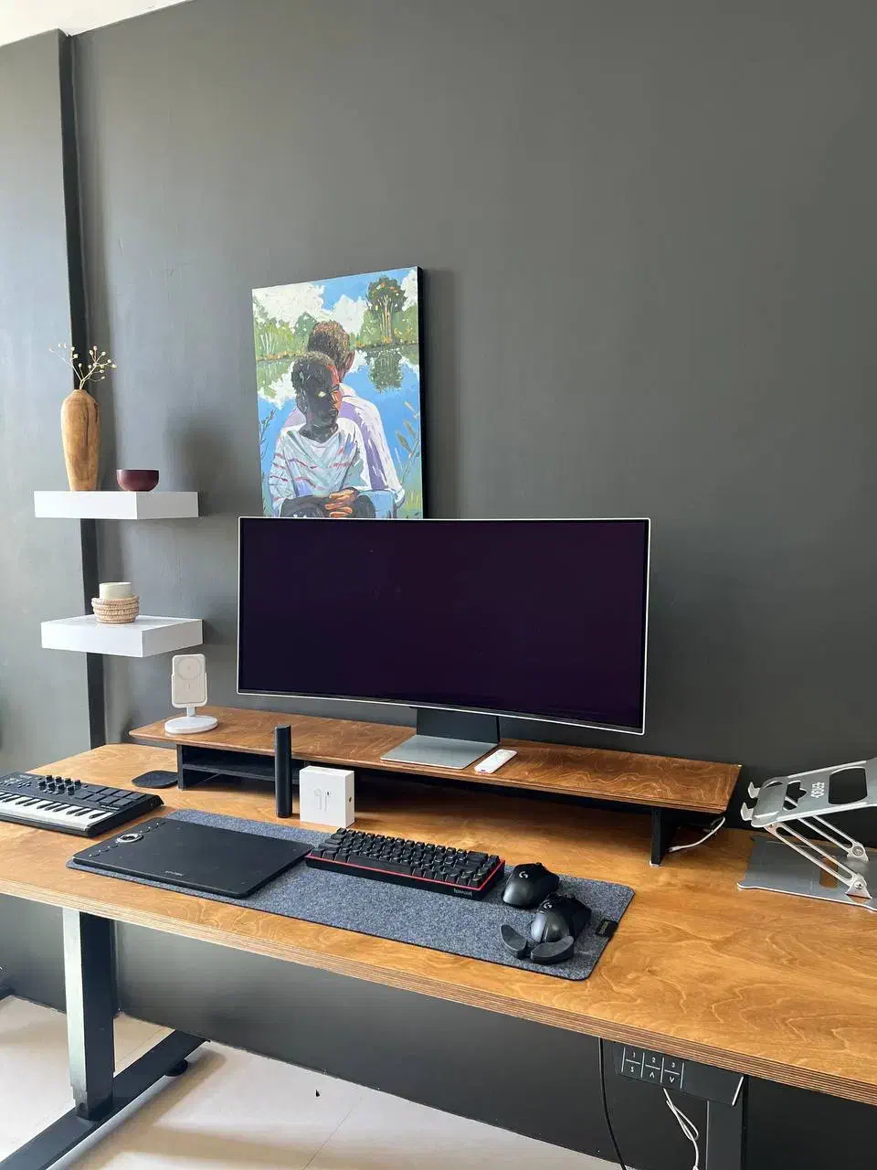 میز ایستاده چوبی با پایه فلزی قابل تنظیم ارتفاع|میز تحریر و کامپیوتر|شیراز, ستارخان|دیوار