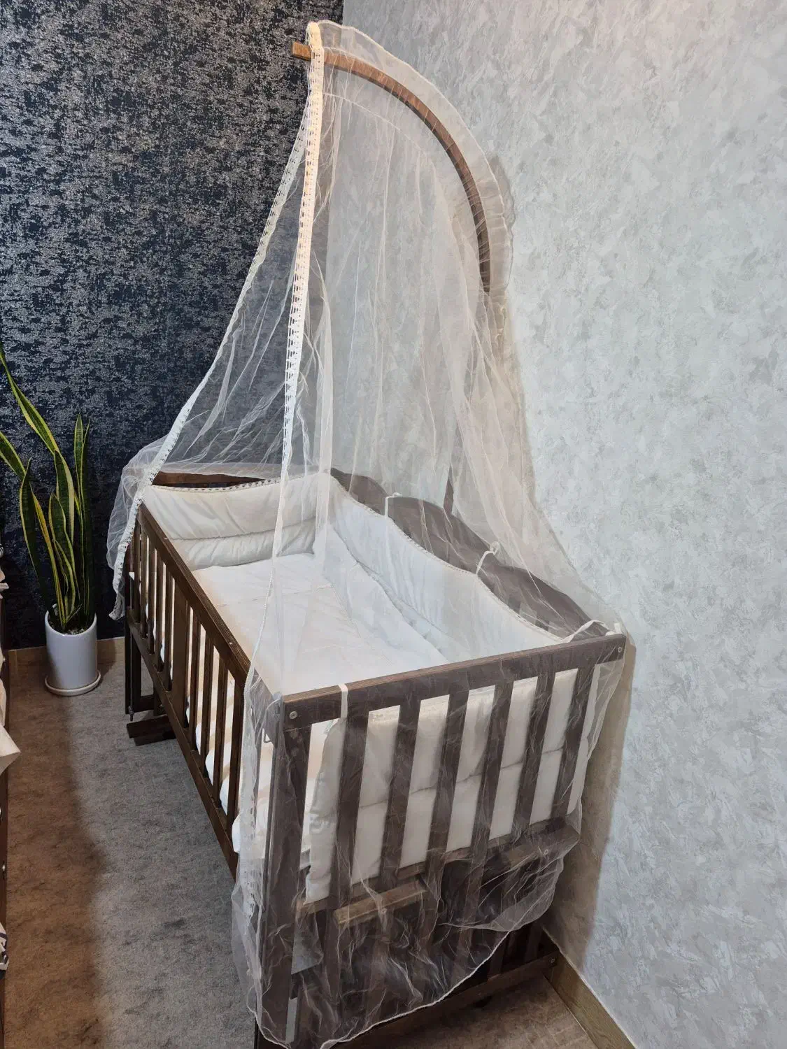 تخت کنار مادر و گهواره|تخت و صندلی بچه|اردبیل, |دیوار