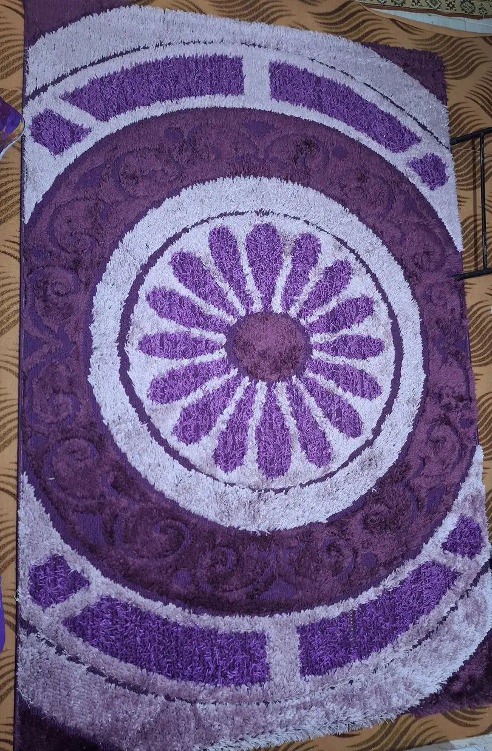 قالیچه در حد نو|فرش|گلبهار, شهر جدید گلبهار|دیوار