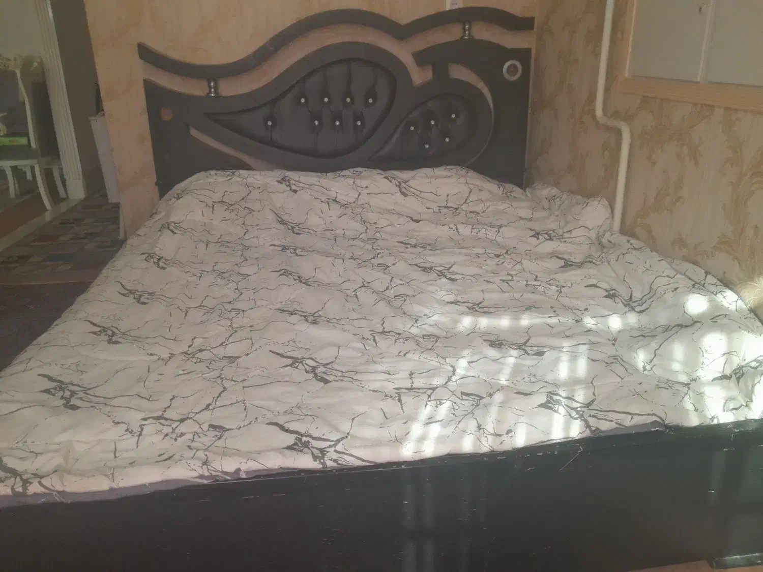 تخت چوبی دونفره|تخت و سرویس خواب|تربت‌حیدریه, شهرک ولیعصر|دیوار