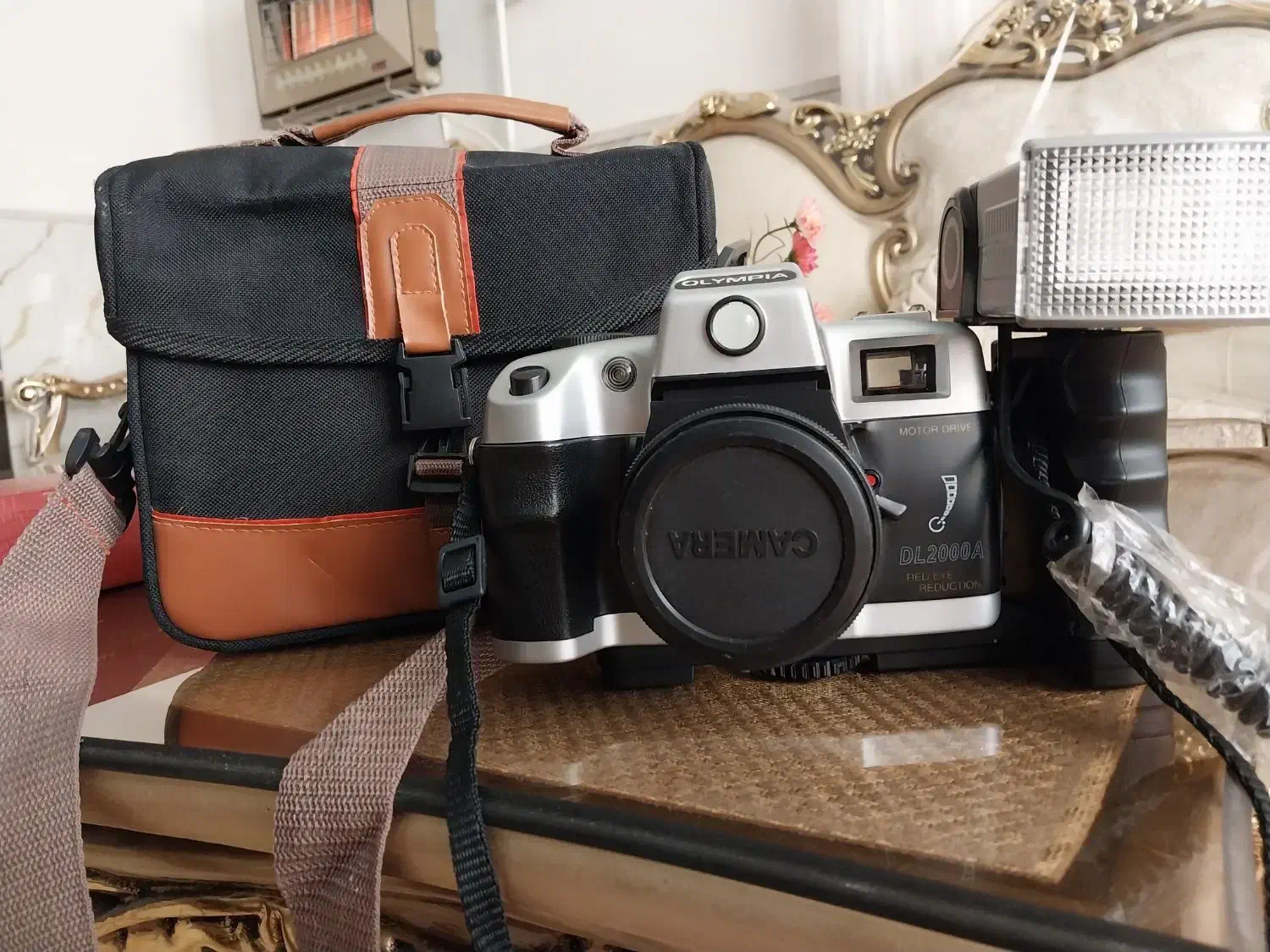 دوربین عکاسی کلکسیونی|دوربین عکاسی و فیلم‌برداری|بوئین زهرا, |دیوار