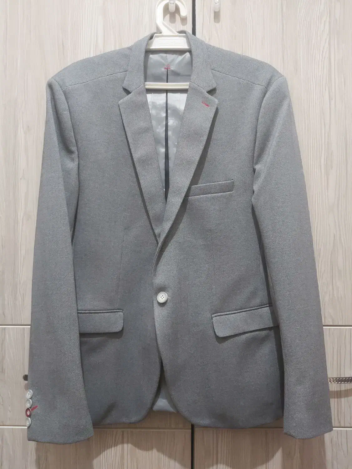 کت طوسی تک|لباس|قم, شهر قائم|دیوار