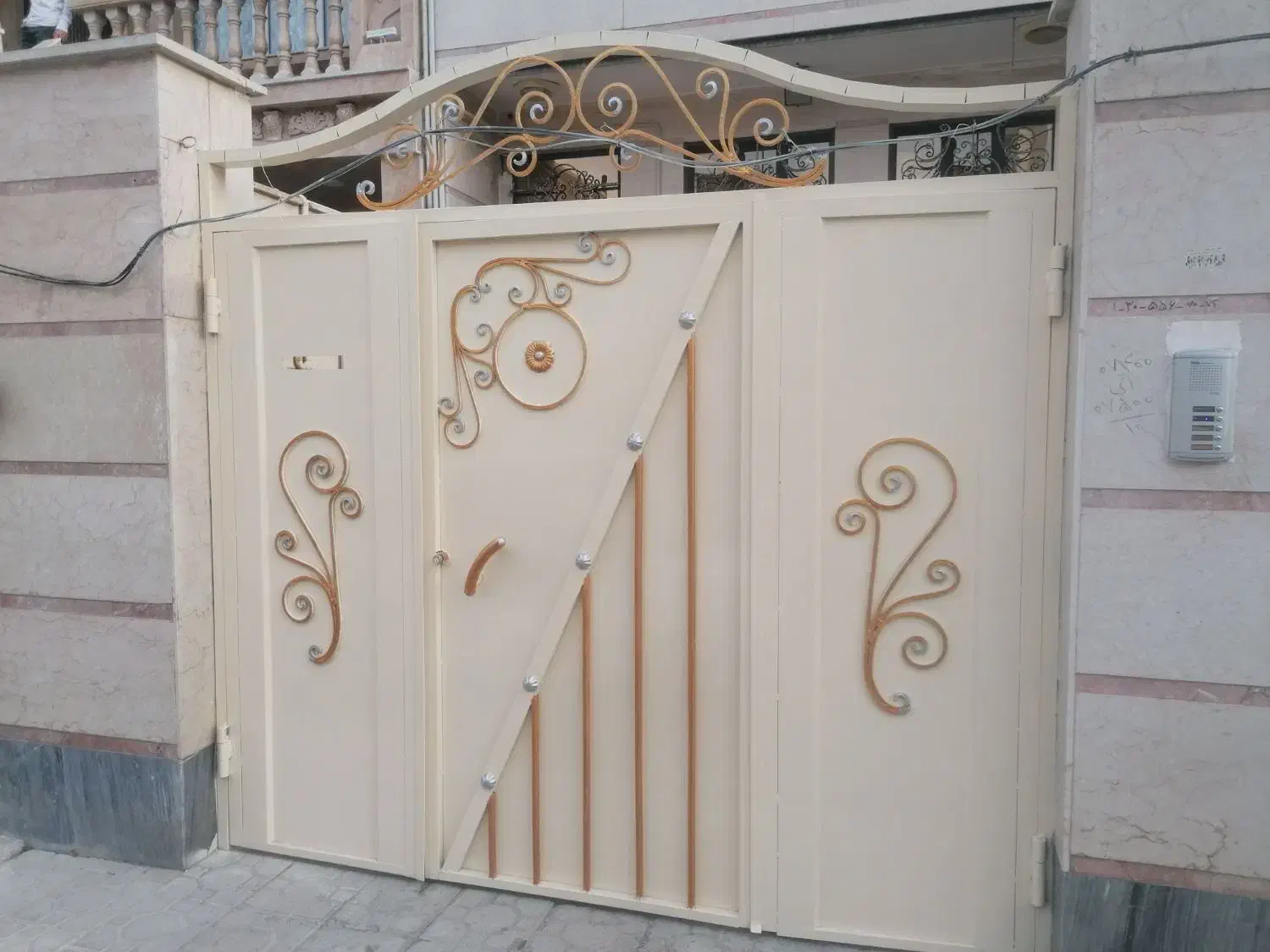 نقاشی ساختمان در پنجره|خدمات پیشه و مهارت|نظرآباد, نظرآباد|دیوار