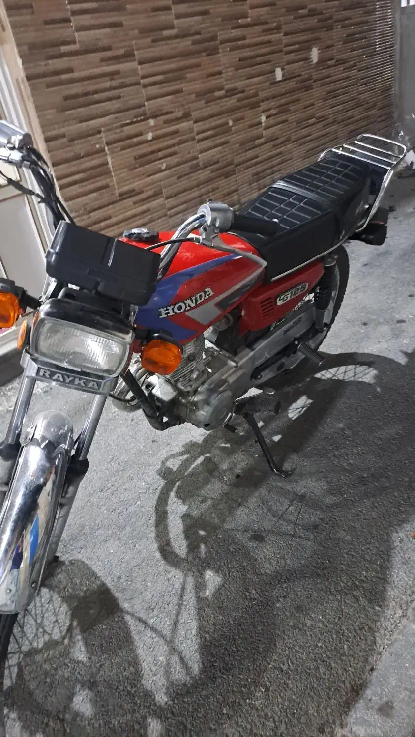 موتور هوندا ۱۲۵|موتورسیکلت|اسلام‌شهر, شهرک امام حسین (میان آباد)|دیوار